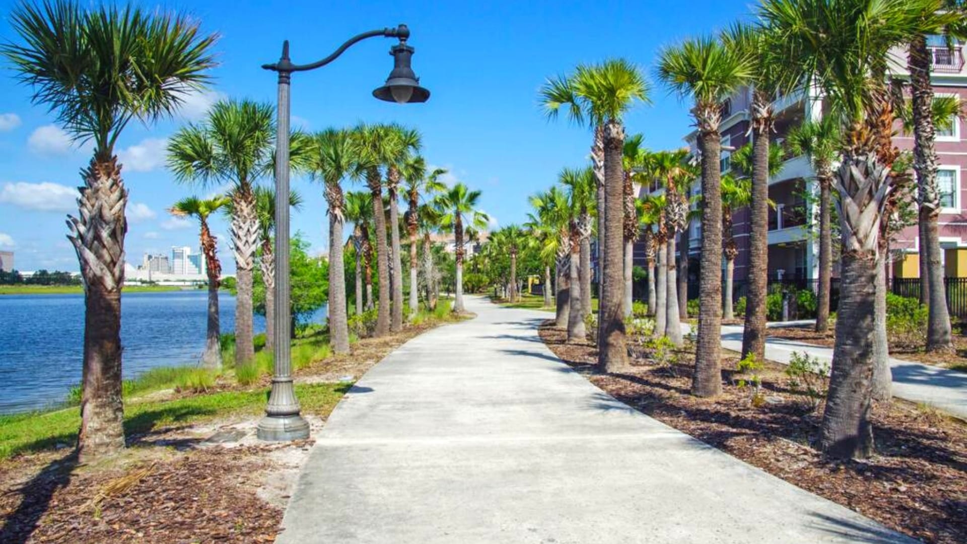 Vacation Rentals near Universal Studios in Orlando - Lakefront Jogging Path 