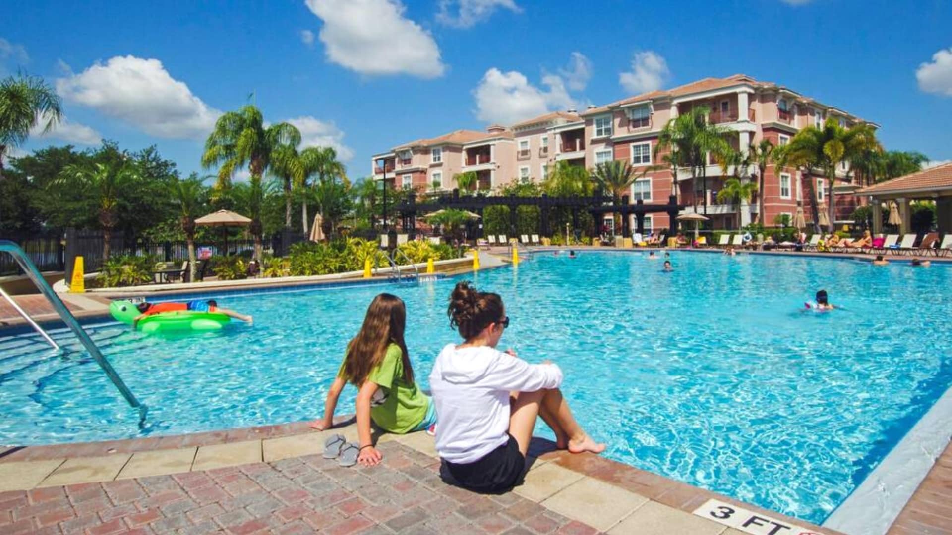 Vacation Rentals near Universal Studios in Orlando with Pool Access