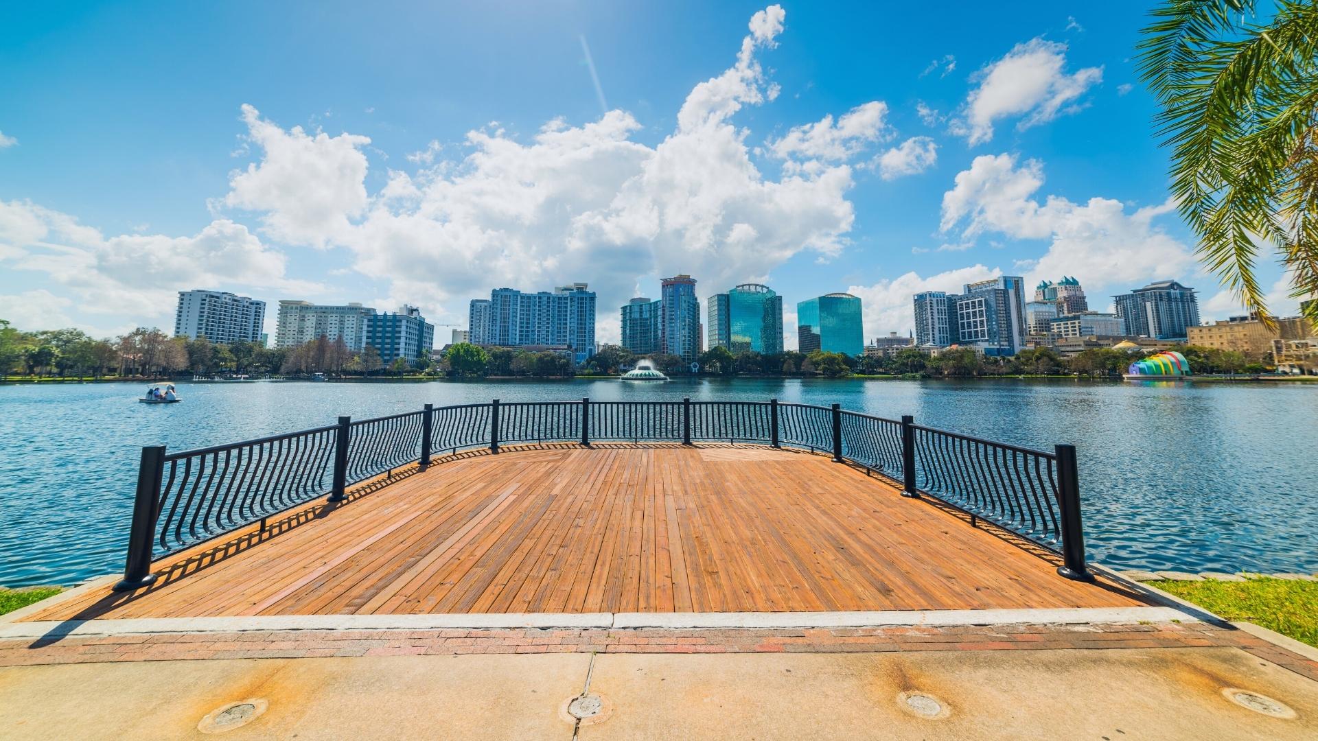 Lake Eola Park Walking Trails and Places to Stop