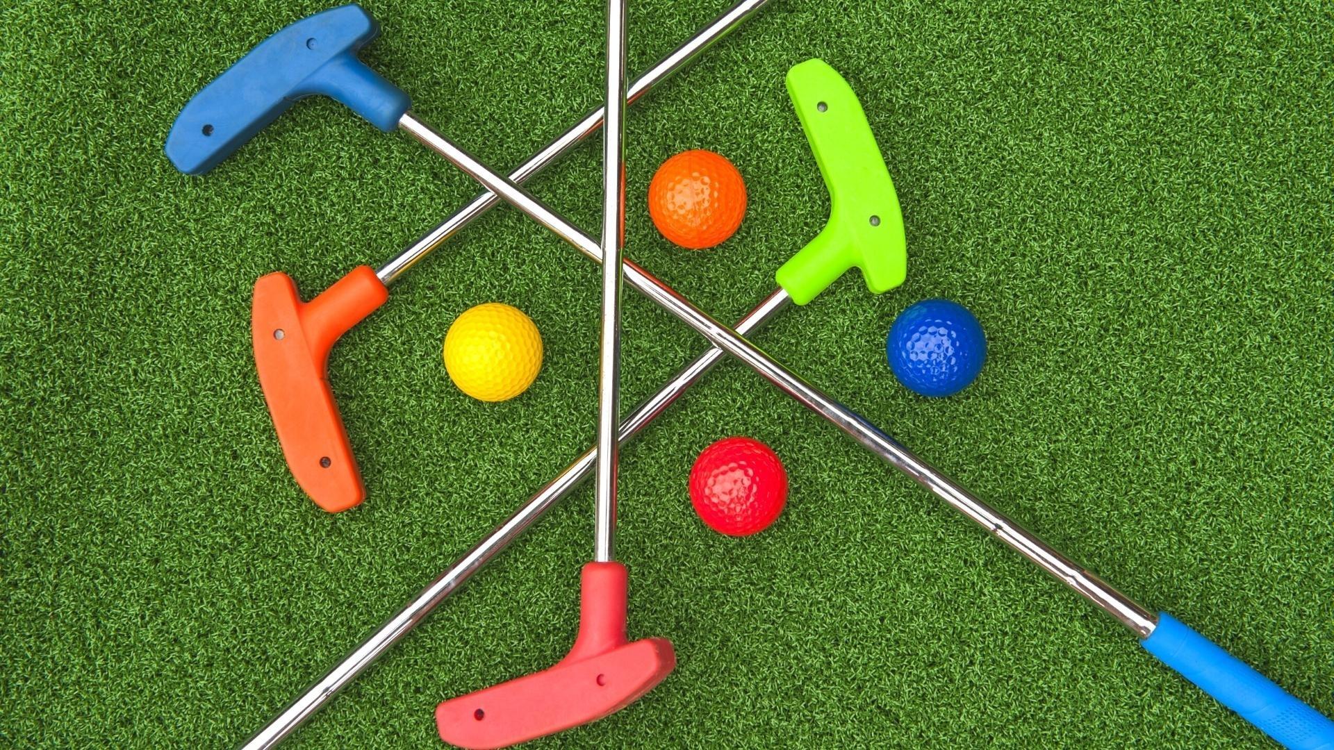 Family Friendly Activities - Miniature Golf
