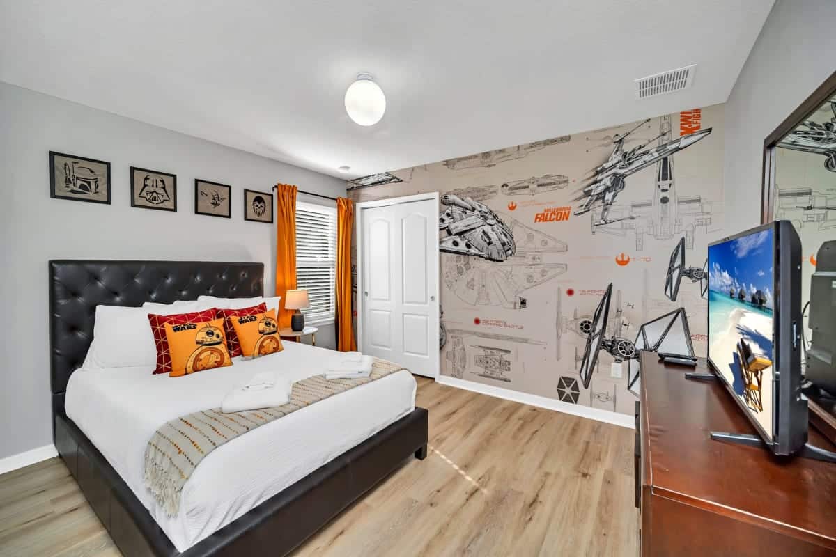 6WS897 - Incredible Star Wars Themed Bedroom