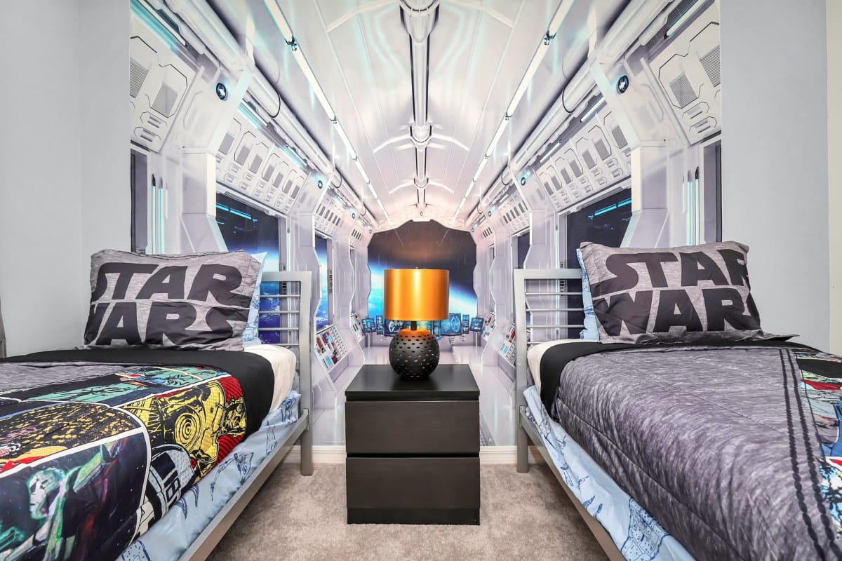 Star Wars Themed Bedroom - Magical Vacation Home