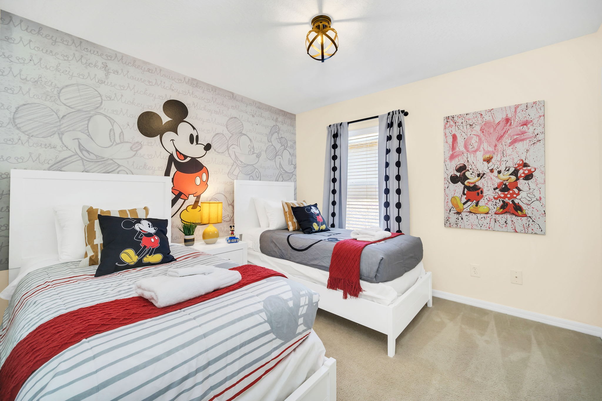 Emerald Paradise - Mickey Bedroom Emerald Paradise - Mickey Bedroom