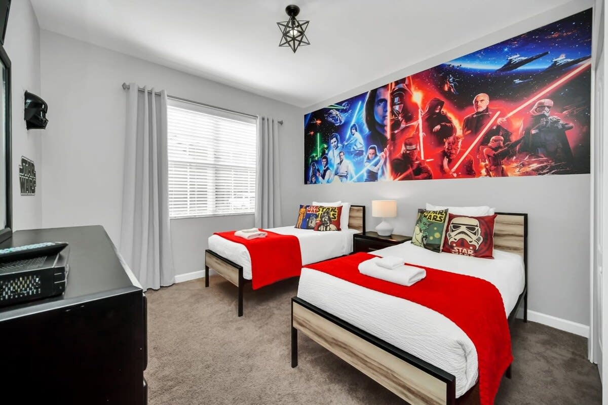 Vibrant Disney Villa - Star Wars Bedroom